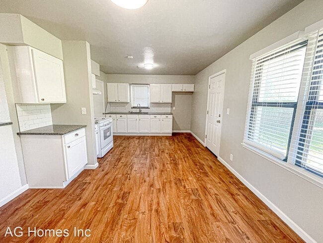 Foto del edificio - 4 br, 1 bath House - 1825 Corrine Drive