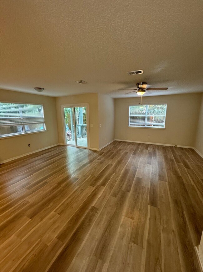 Building Photo - 203 E St