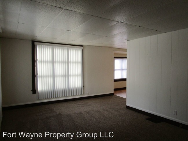 Building Photo - 3 br, 1 bath House - 301 Center Street
