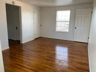 Building Photo - Spacious, quiet downstairs unit in heart o...