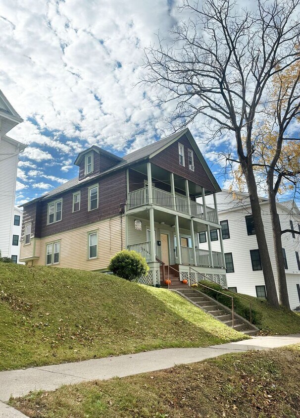 Foto principal - 1020 Madison St