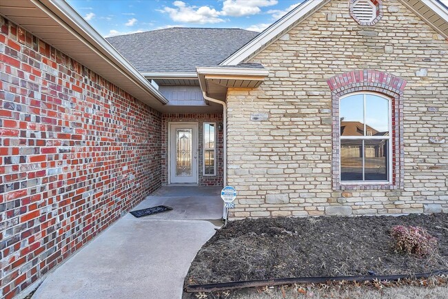 Building Photo - 3705 NE Willow Way