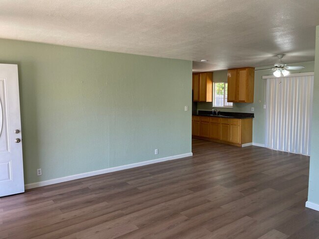 Building Photo - Charming 2 bedroom 1 bath house in Hayward...