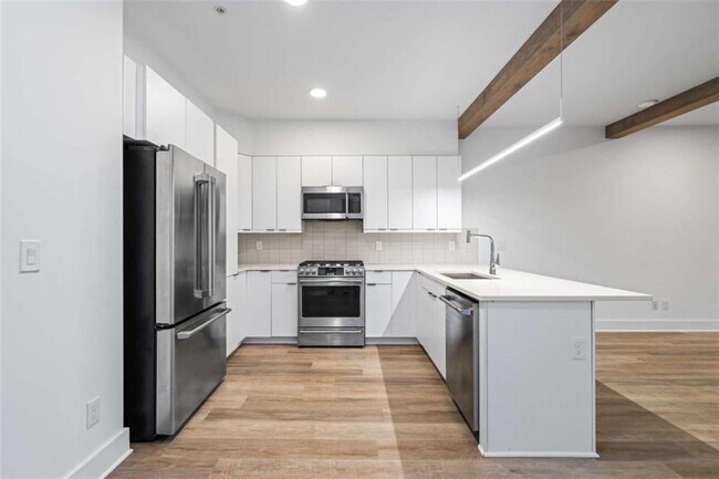 Building Photo - 346 Peters St SW