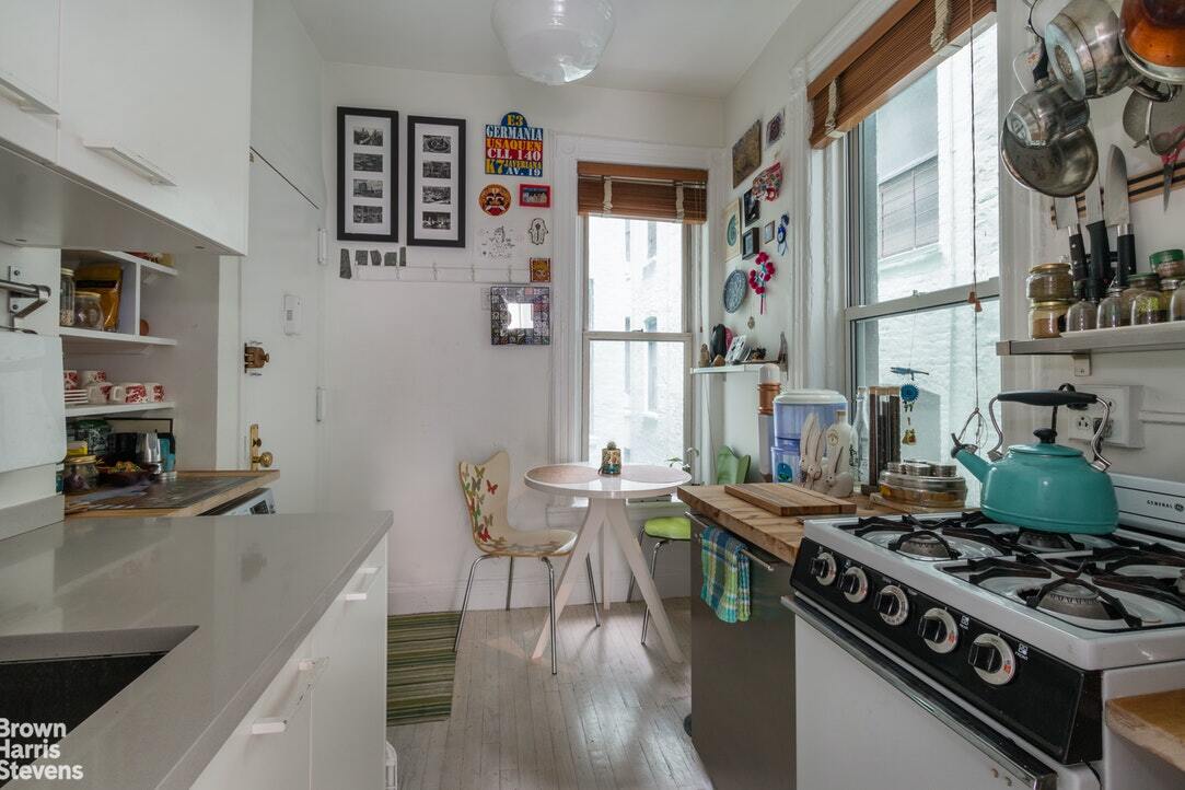 Foto del edificio - 529 E 12th St