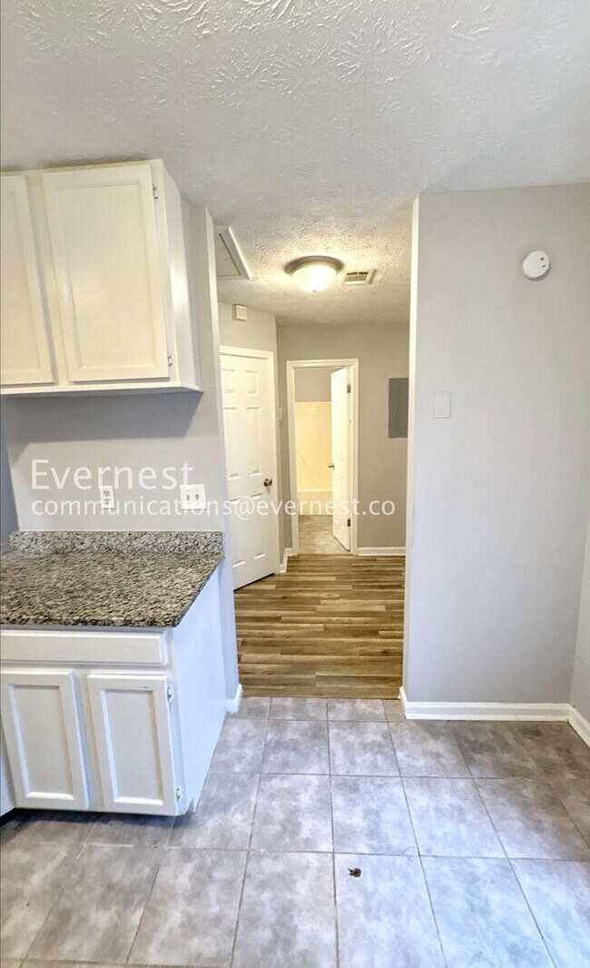 Foto del edificio - 1942 Cornell Way