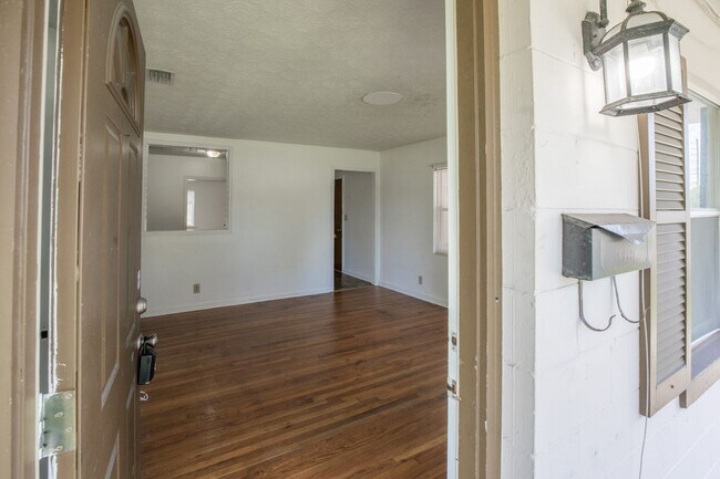 Building Photo - 8242 Lone Star Rd