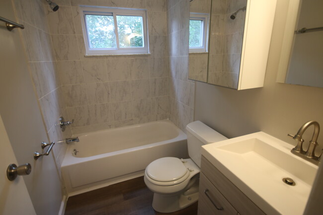 Bathroom Upstairs - 2184 Hemlock Dr