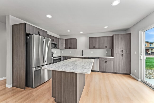 Building Photo - 535 Harper Cir