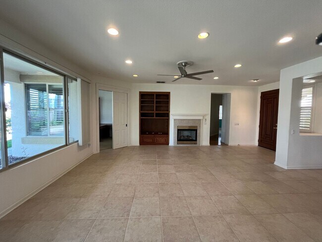 Building Photo - Beautiful Home in Lincoln Sun City