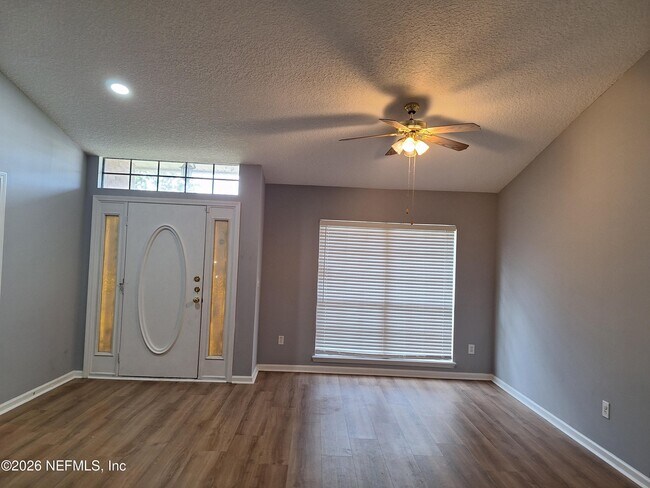 Foto del edificio - 513 White Jasmine Way