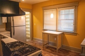 Building Photo - 544 Clarendon St