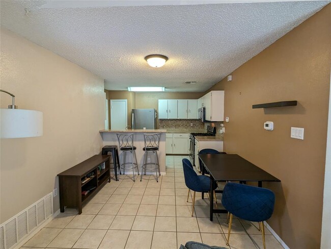Building Photo - 11609 Tallow Field Way