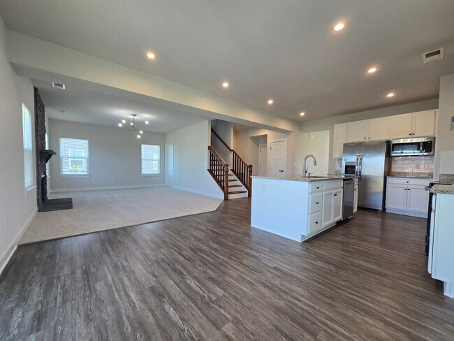Foto del edificio - Immaculate 3, Bed, 2.5 Bath Home Minutes from the VA/NC Line