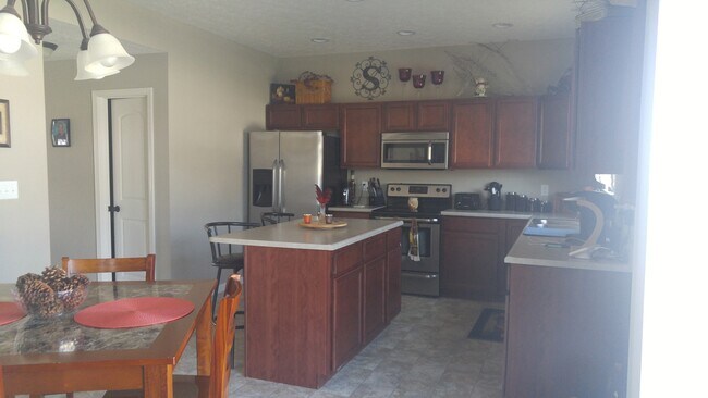 Foto del edificio - Modern 4 Bedroom, 2.5 Bath West Side Single Family Home