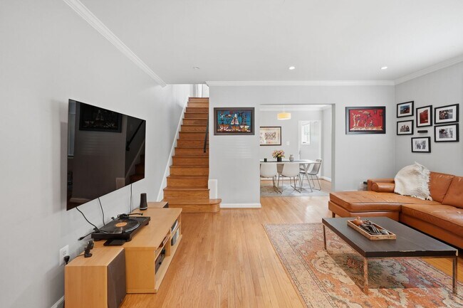 Foto del edificio - Michigan Park Townhome | 4 Bed | 2.5 Bath | 1,700 Sf | Fenced-in Front & Backyard w/ Deck