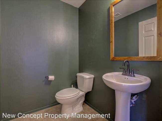 Building Photo - 4 br, 2.5 bath House - 15 W. Calle Patio L...