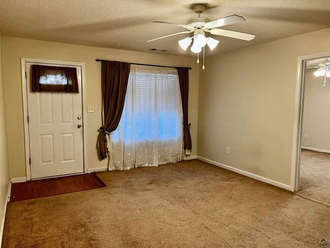 Foto del edificio - 256 Katelyn Cir