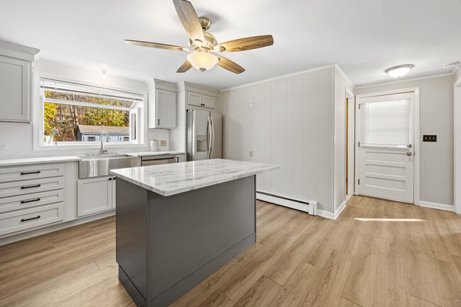 Foto del edificio - 678 Bartholomew Rd