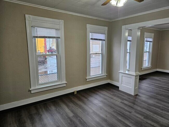 Foto del edificio - 733 N Main St