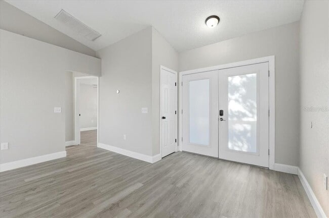 Building Photo - 985 Highland Crest Cir