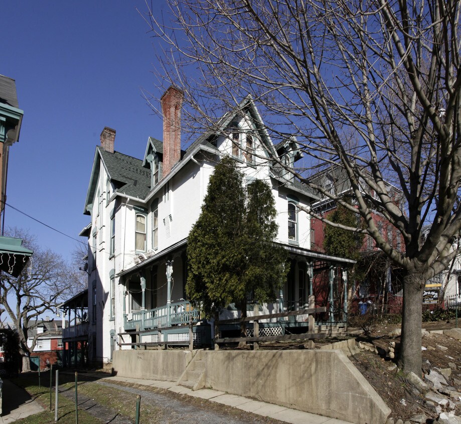 Building Photo - 618 N 3rd St
