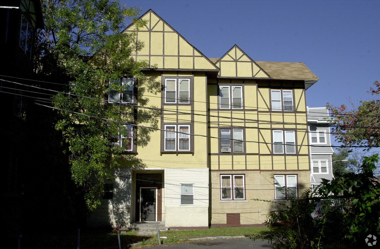 Primary Photo - 52 Berwyn St