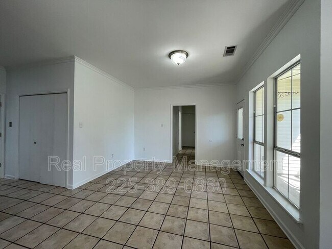 Foto del edificio - 9382 Pecan Tree Dr