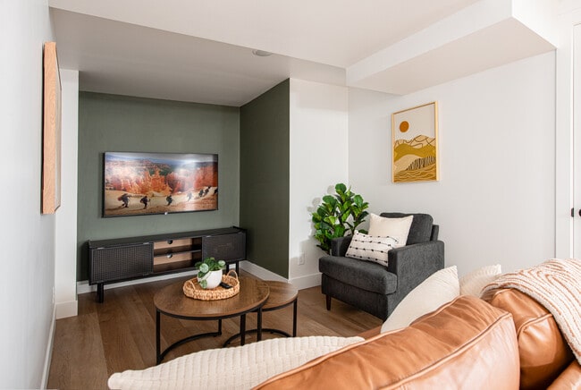 Living Room - 333 N 400 W