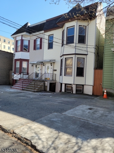 Primary Photo - 293 Magnolia Ave