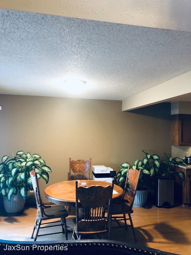 Building Photo - 3 br, 4 bath House - 1842 Brookdale Drive