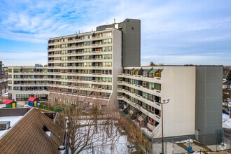 Building Photo - 5600 Sheppard Ave