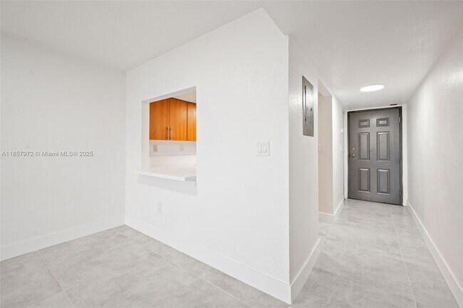 Foto del edificio - 10090 NW 80th Ct