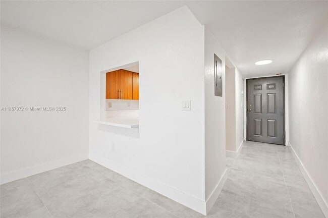 Building Photo - 10090 NW 80th Ct