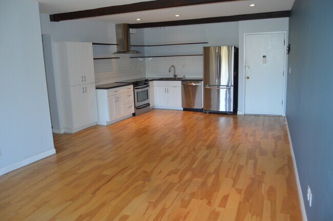 Foto del edificio - 1701 Clinton St