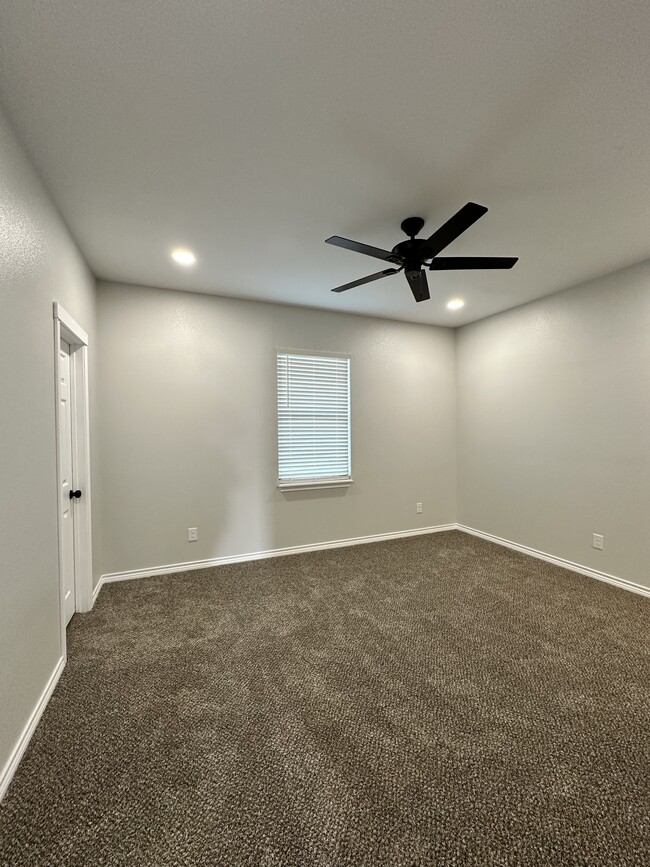 BEDROOM 1 - 107 S Bois D Arc St