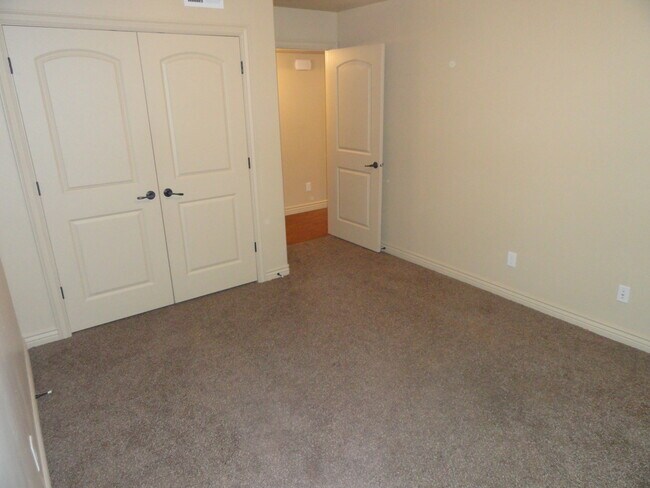 Building Photo - 289 S 1000 W