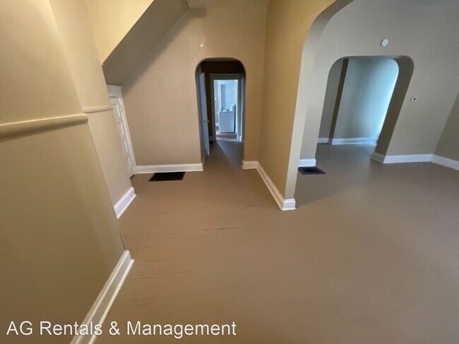 Building Photo - 7 br, 2 bath House - 911 W Creighton Ave