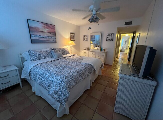 Foto del edificio - 1630 Stickney Point Rd