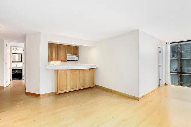 Building Photo - 345 W Fullerton Pkwy