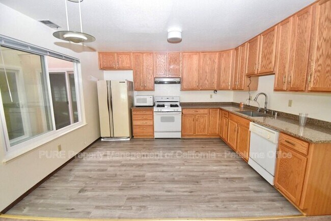 Foto del edificio - 6416 Sequoia St