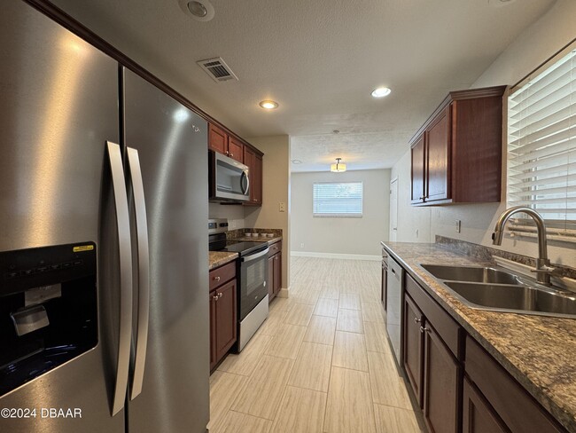 Building Photo - 1301 Cedar Cir