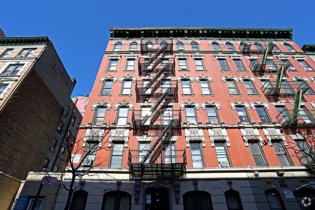 Building Photo - 215 W 109th St