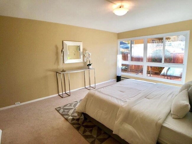 Building Photo - 1700 Civic Center Dr