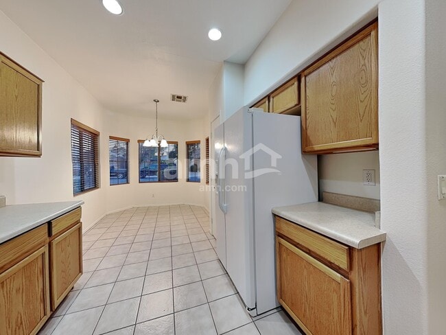 Building Photo - 2852 E Devon Ct