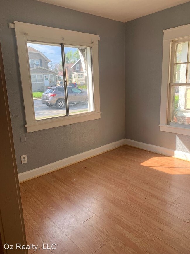 Building Photo - 2 br, 1 bath House - 521 South Detroit Avenue