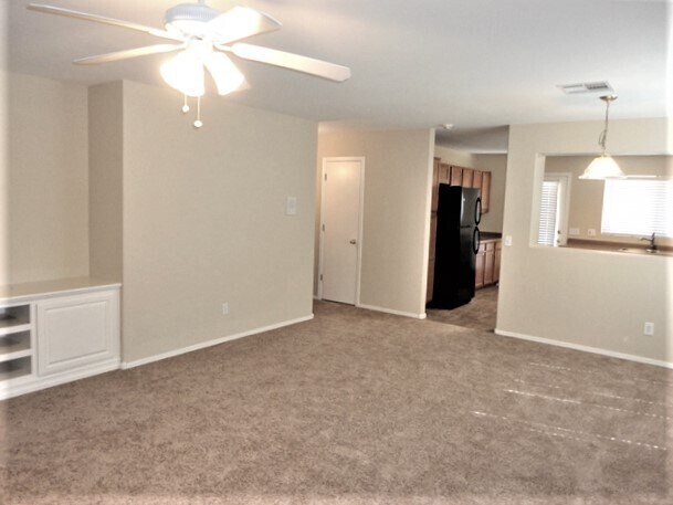 Building Photo - 1045 E Yuma Avenue