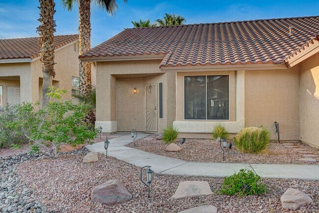 Foto del edificio - Henderson Single-Story Gem with Gas Firepl...