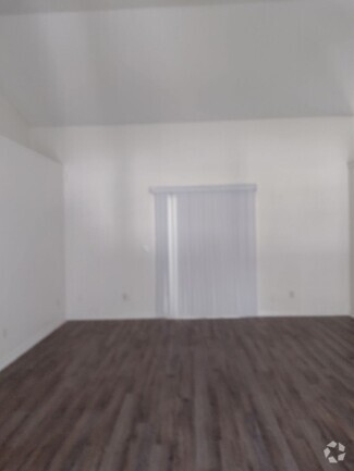 Building Photo - 4221 NE 32nd Cir