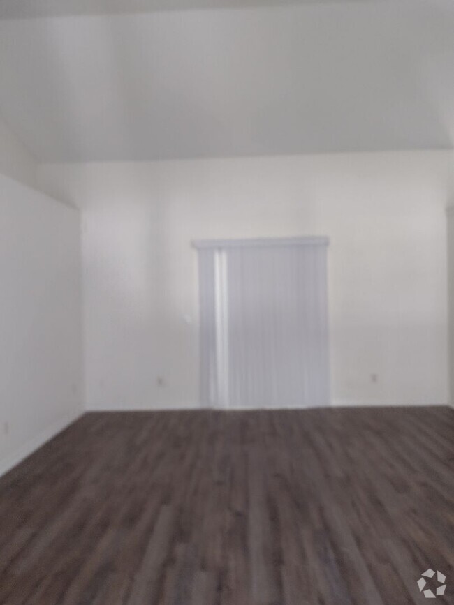 Building Photo - 4221 NE 32nd Cir